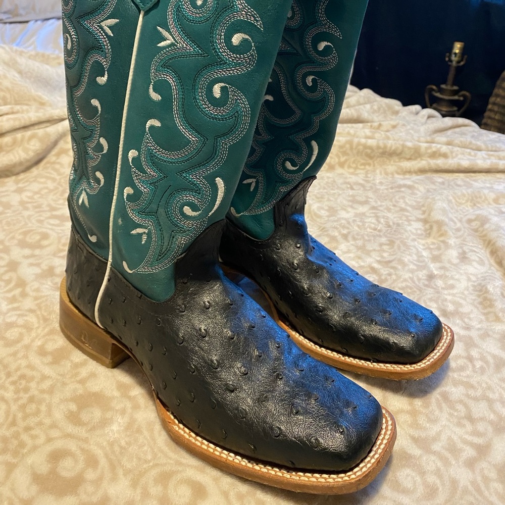 Women’s cowgirl boots. Ostrich